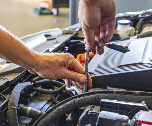 Van Vliet PGH Service en onderhoud motorkap Peugeot Citroen